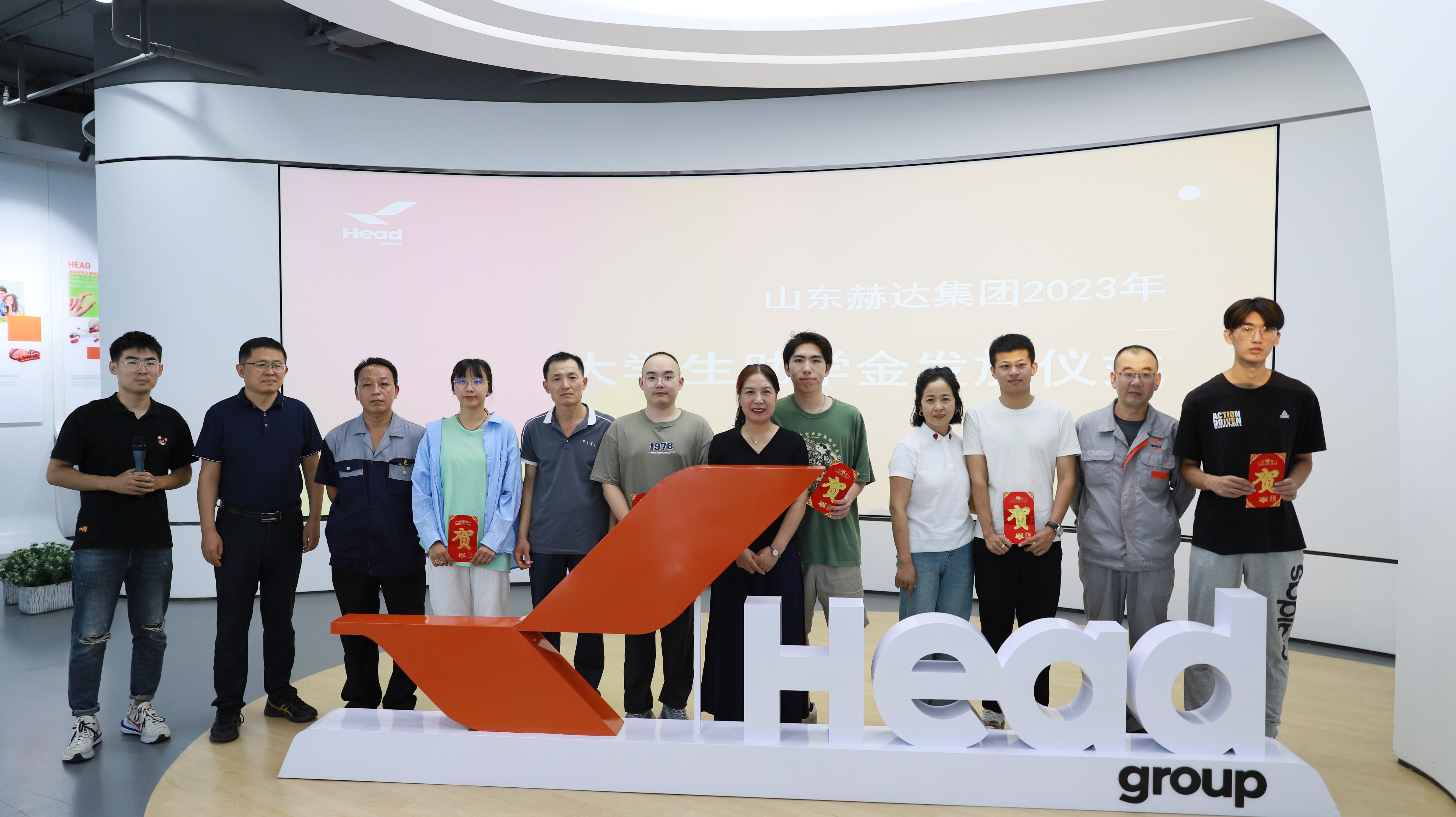 九游（中国）集团2023年大学生助学金发放仪式圆满举行！