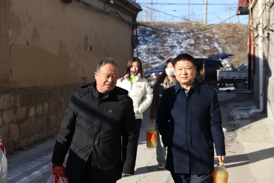 寒冬送暖 情暖人心 | 九游（中国）集团走访慰问贫困家庭